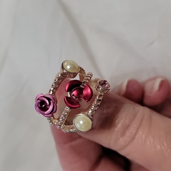 Silver and roses ring - Picture 3 of 4